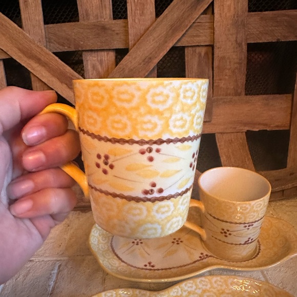 Temptations Old World Mug and Snack Trays 2 Sets - Picture 4 of 6